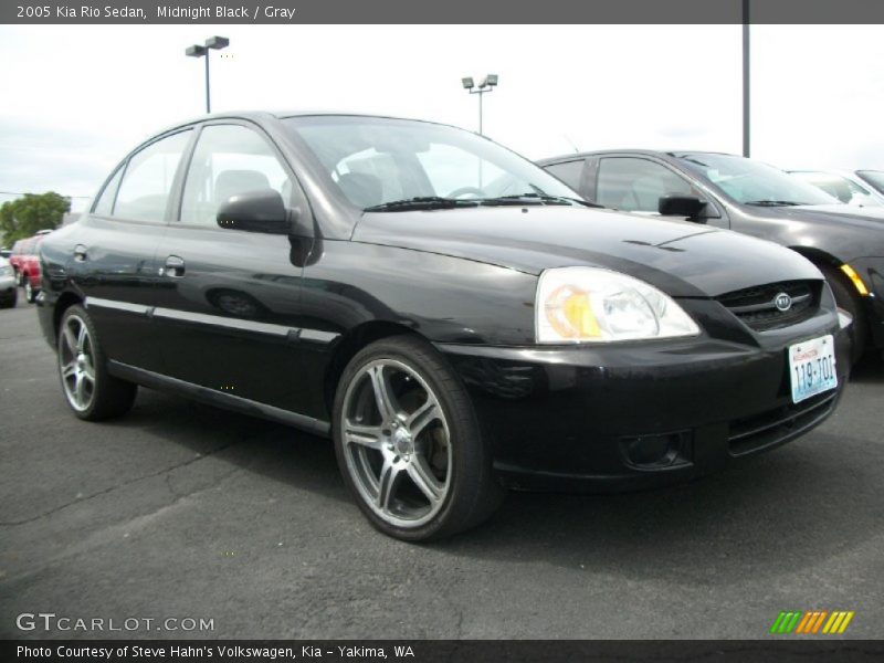 Midnight Black / Gray 2005 Kia Rio Sedan