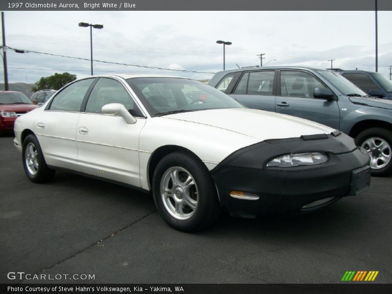 Bright White / Blue 1997 Oldsmobile Aurora