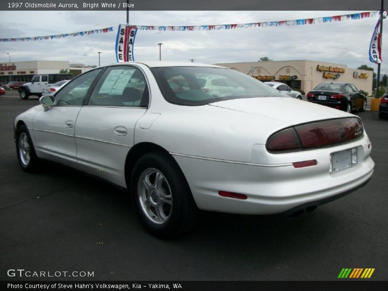 Bright White / Blue 1997 Oldsmobile Aurora