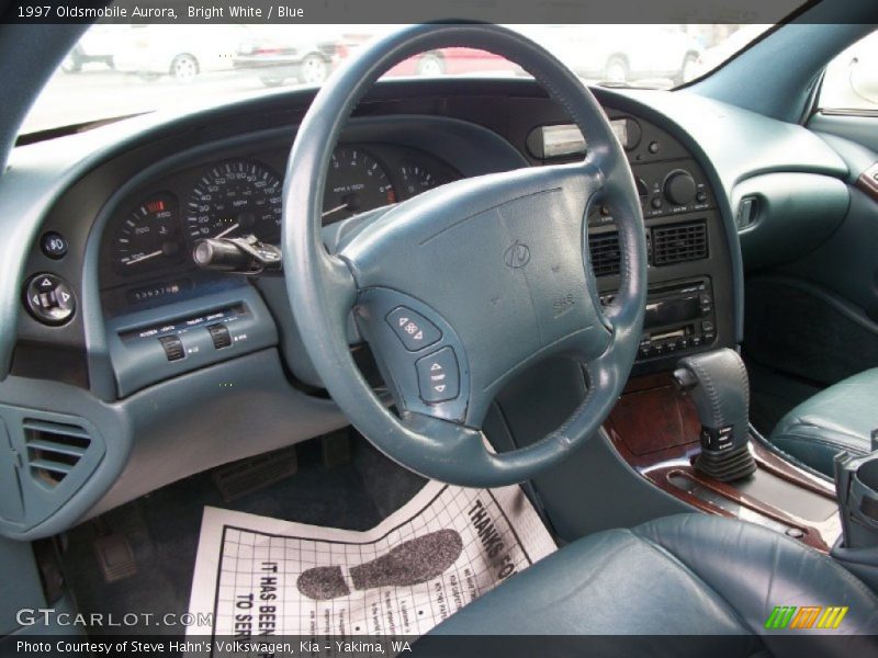 Bright White / Blue 1997 Oldsmobile Aurora