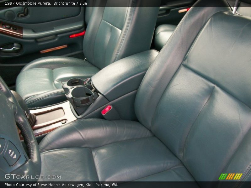 Bright White / Blue 1997 Oldsmobile Aurora