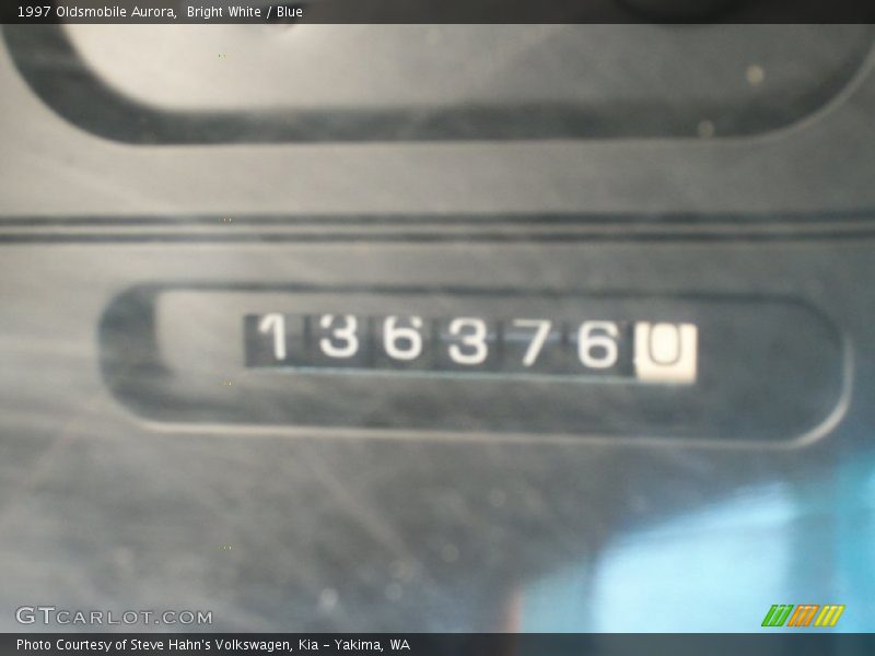 Bright White / Blue 1997 Oldsmobile Aurora
