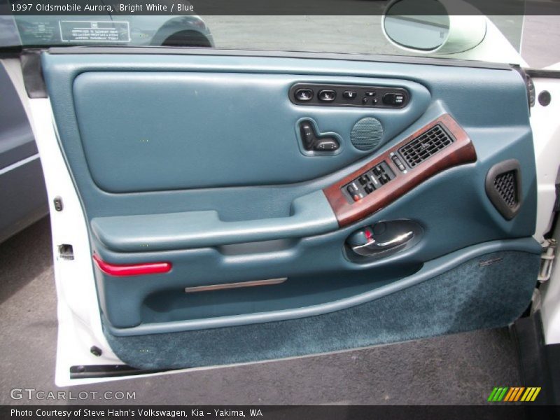 Bright White / Blue 1997 Oldsmobile Aurora