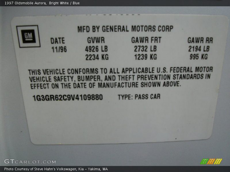 Bright White / Blue 1997 Oldsmobile Aurora