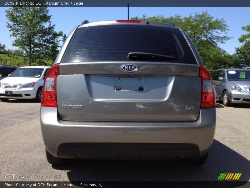 Titanium Gray / Beige 2009 Kia Rondo LX