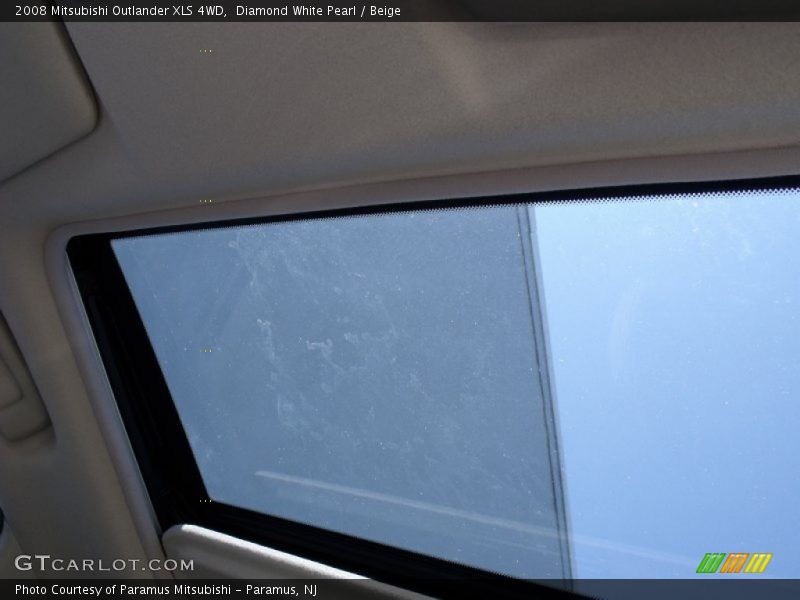Diamond White Pearl / Beige 2008 Mitsubishi Outlander XLS 4WD