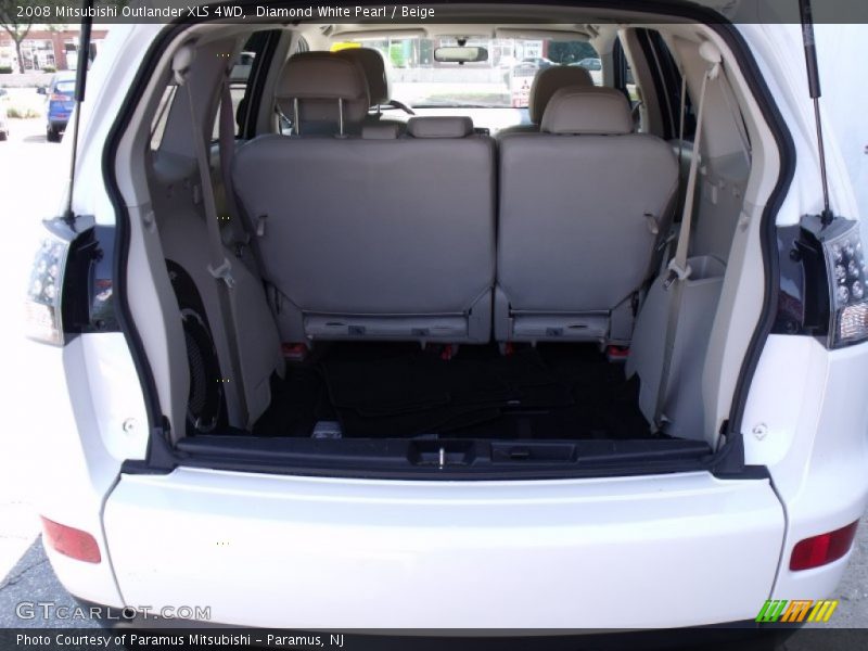 Diamond White Pearl / Beige 2008 Mitsubishi Outlander XLS 4WD
