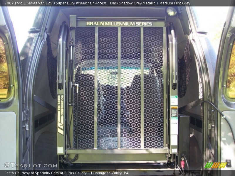 Dark Shadow Grey Metallic / Medium Flint Grey 2007 Ford E Series Van E250 Super Duty Wheelchair Access