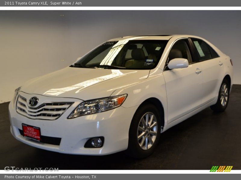 Super White / Ash 2011 Toyota Camry XLE