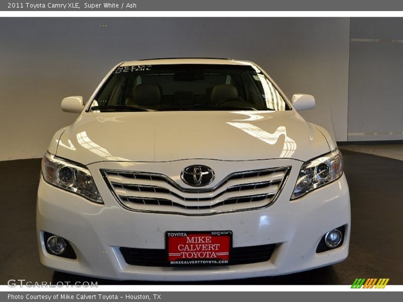 Super White / Ash 2011 Toyota Camry XLE