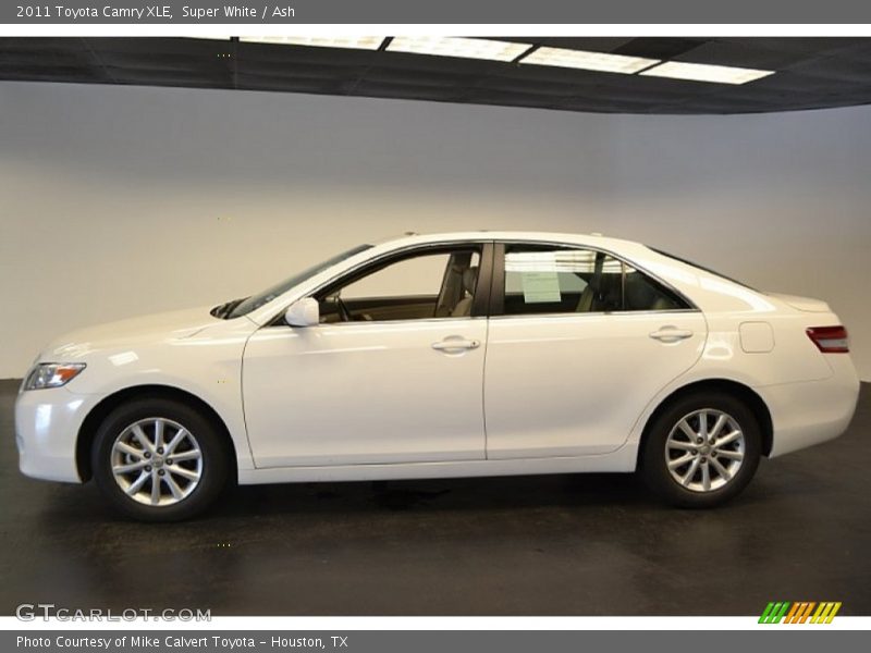 Super White / Ash 2011 Toyota Camry XLE