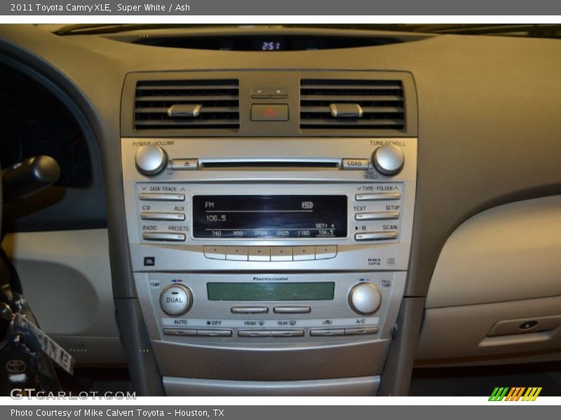 Super White / Ash 2011 Toyota Camry XLE