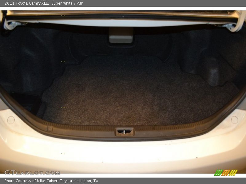 Super White / Ash 2011 Toyota Camry XLE