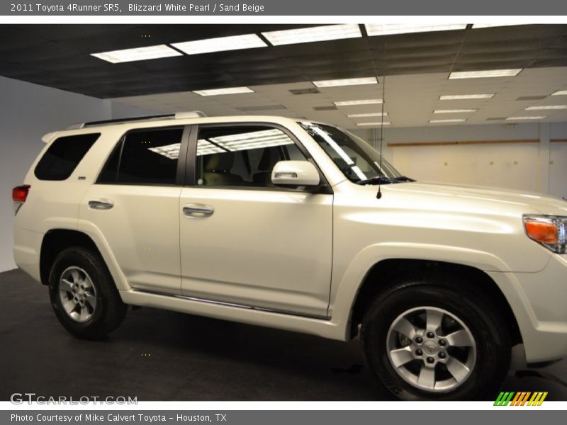 Blizzard White Pearl / Sand Beige 2011 Toyota 4Runner SR5