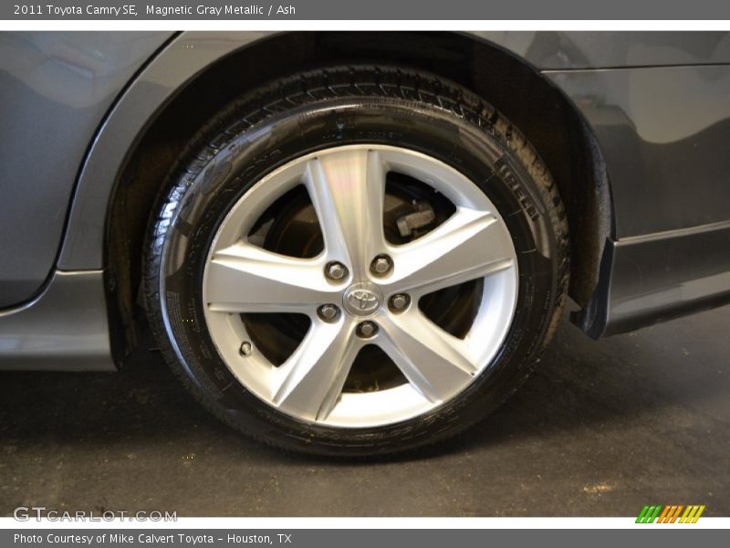 Magnetic Gray Metallic / Ash 2011 Toyota Camry SE