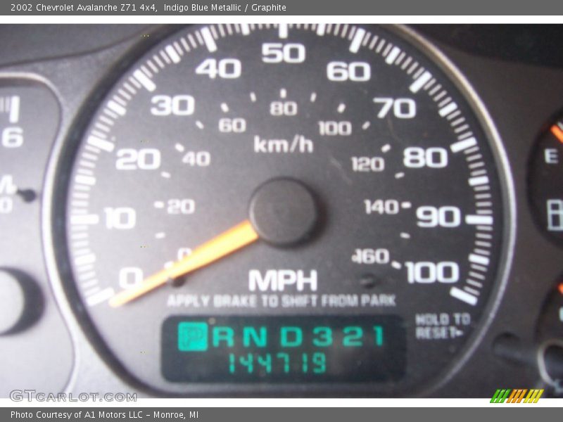 Indigo Blue Metallic / Graphite 2002 Chevrolet Avalanche Z71 4x4