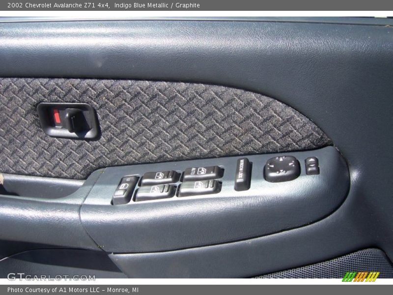 Indigo Blue Metallic / Graphite 2002 Chevrolet Avalanche Z71 4x4