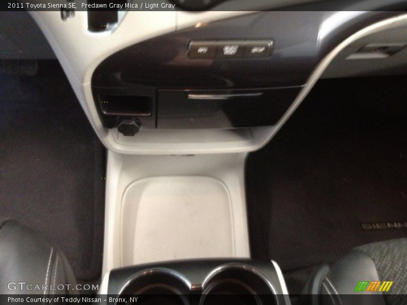 Predawn Gray Mica / Light Gray 2011 Toyota Sienna SE