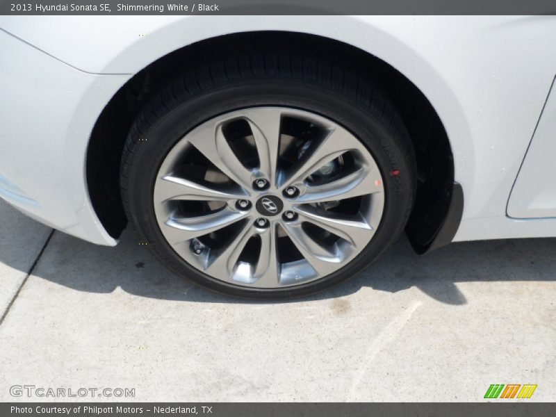 Shimmering White / Black 2013 Hyundai Sonata SE