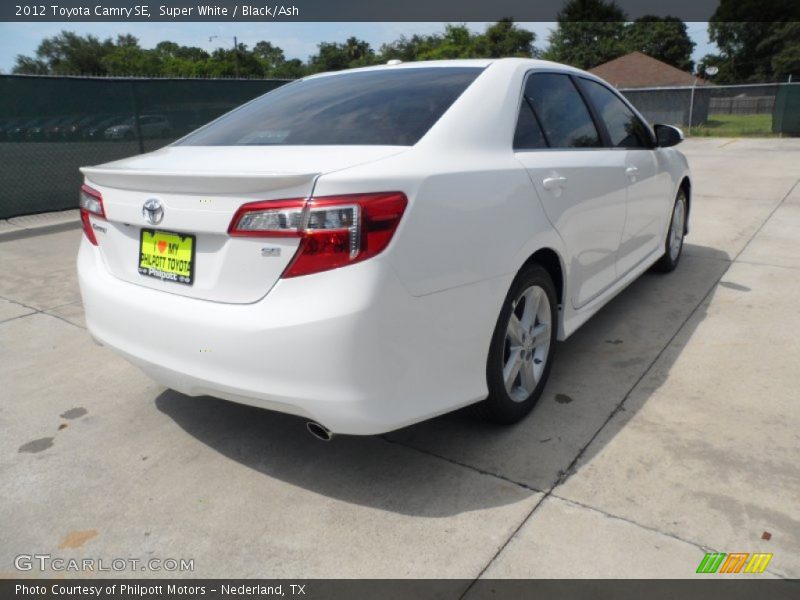 Super White / Black/Ash 2012 Toyota Camry SE