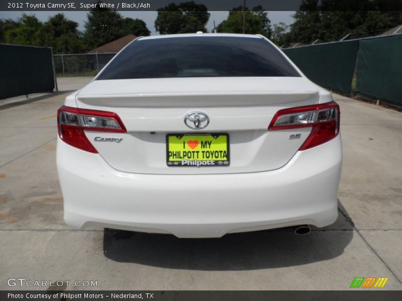 Super White / Black/Ash 2012 Toyota Camry SE