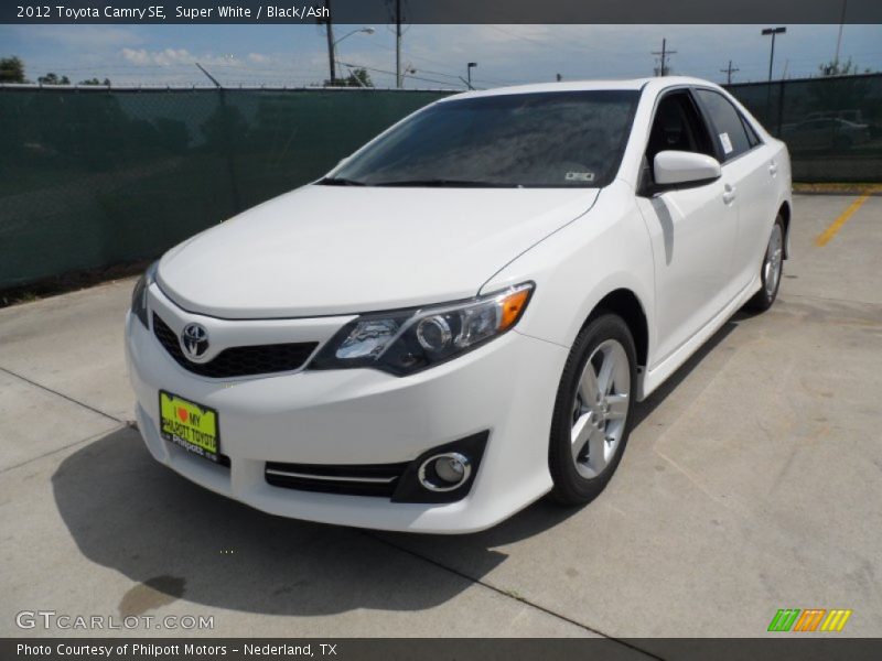 Super White / Black/Ash 2012 Toyota Camry SE