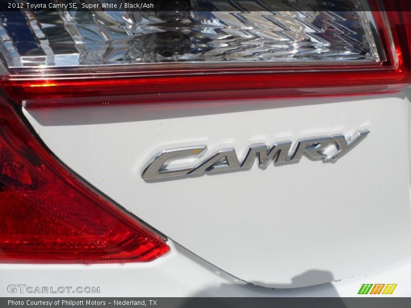 Super White / Black/Ash 2012 Toyota Camry SE