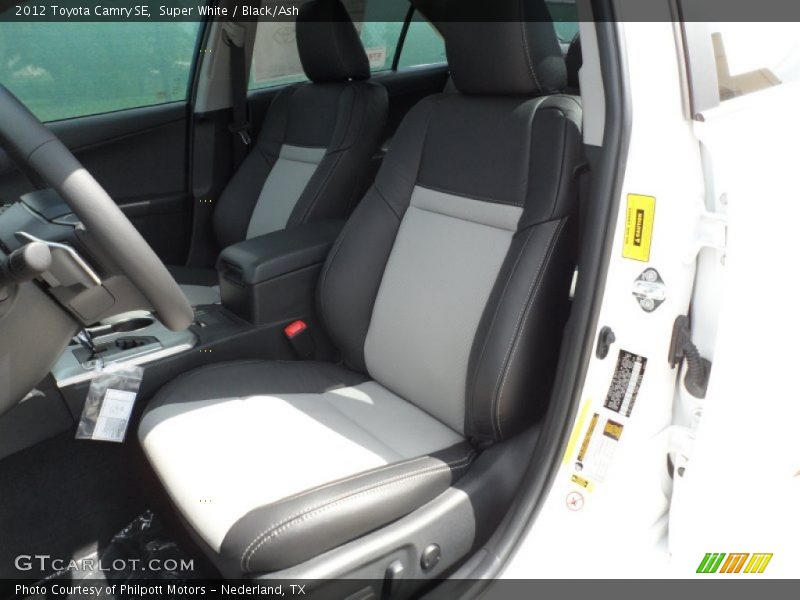 Super White / Black/Ash 2012 Toyota Camry SE