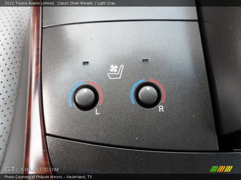Classic Silver Metallic / Light Gray 2012 Toyota Avalon Limited