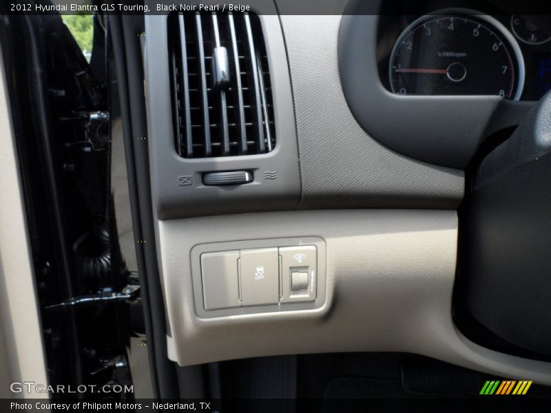 Controls of 2012 Elantra GLS Touring