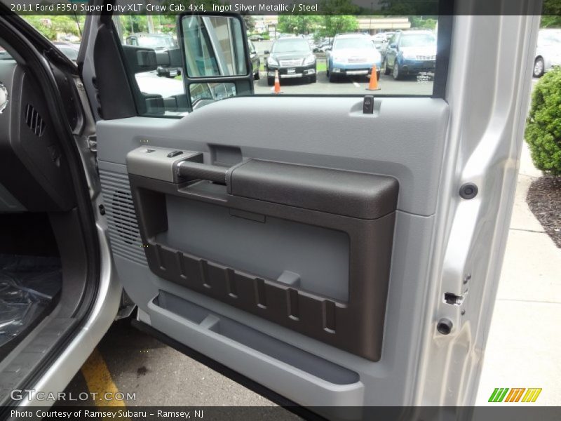 Door Panel of 2011 F350 Super Duty XLT Crew Cab 4x4