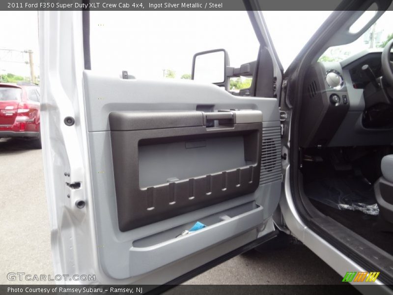 Door Panel of 2011 F350 Super Duty XLT Crew Cab 4x4