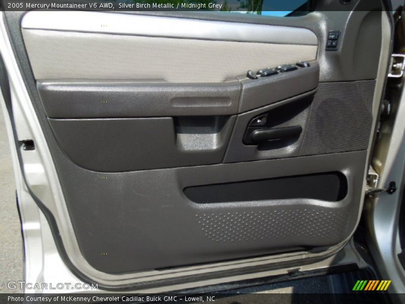 Silver Birch Metallic / Midnight Grey 2005 Mercury Mountaineer V6 AWD