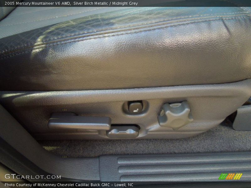 Silver Birch Metallic / Midnight Grey 2005 Mercury Mountaineer V6 AWD