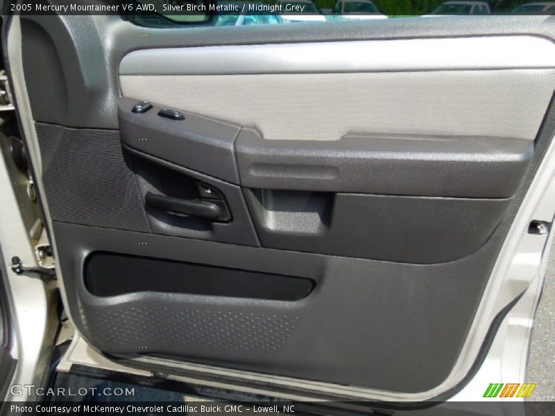 Silver Birch Metallic / Midnight Grey 2005 Mercury Mountaineer V6 AWD