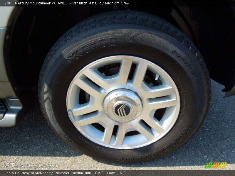 Silver Birch Metallic / Midnight Grey 2005 Mercury Mountaineer V6 AWD