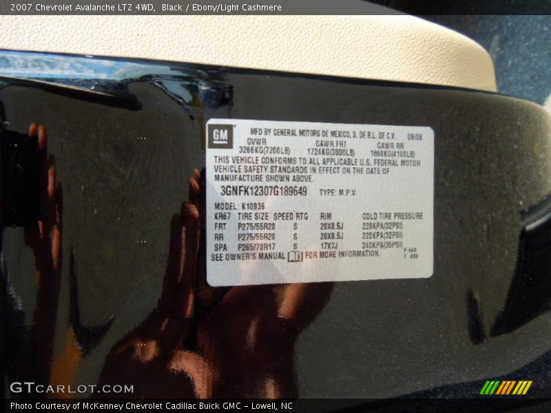 Black / Ebony/Light Cashmere 2007 Chevrolet Avalanche LTZ 4WD