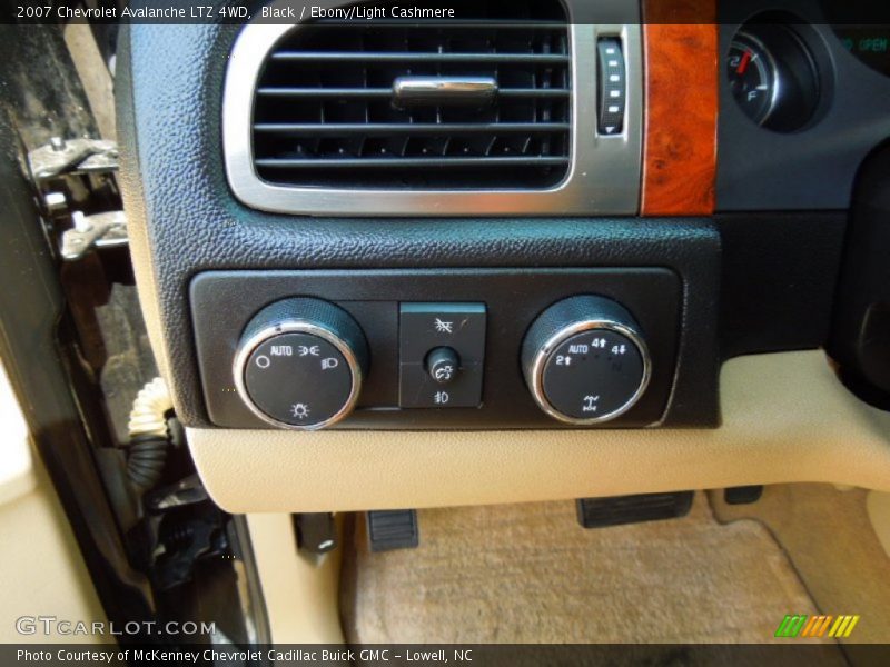 Black / Ebony/Light Cashmere 2007 Chevrolet Avalanche LTZ 4WD