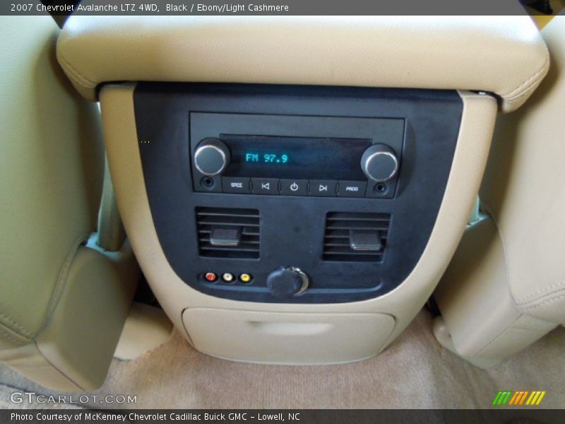 Black / Ebony/Light Cashmere 2007 Chevrolet Avalanche LTZ 4WD