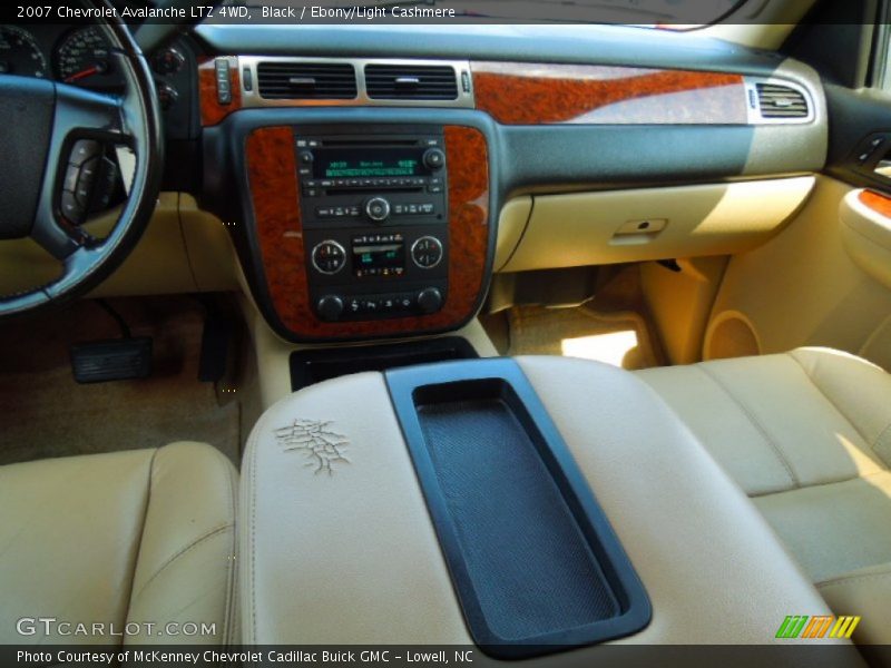 Black / Ebony/Light Cashmere 2007 Chevrolet Avalanche LTZ 4WD