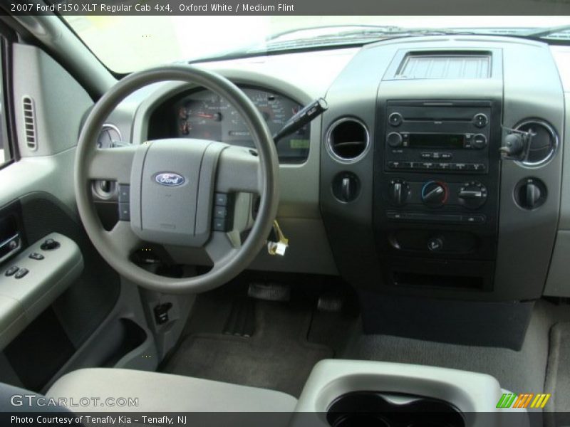 Dashboard of 2007 F150 XLT Regular Cab 4x4