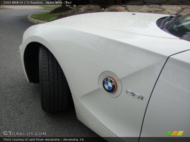 Alpine White / Red 2003 BMW Z4 2.5i Roadster