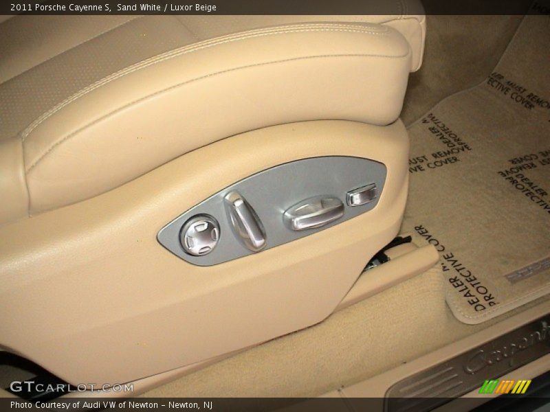 Sand White / Luxor Beige 2011 Porsche Cayenne S