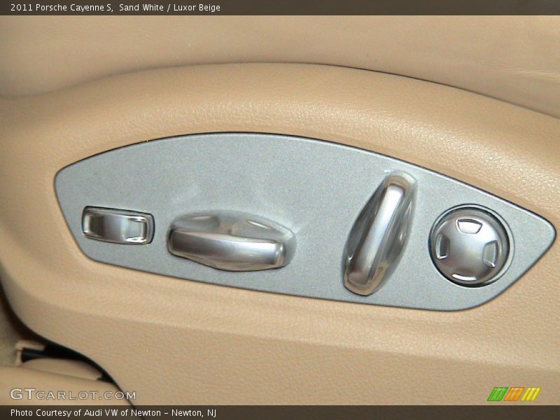 Sand White / Luxor Beige 2011 Porsche Cayenne S