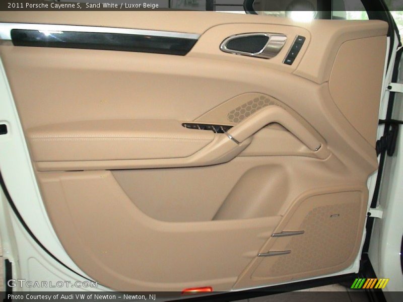 Sand White / Luxor Beige 2011 Porsche Cayenne S