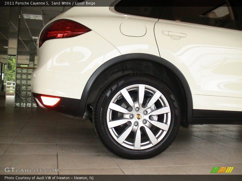 Sand White / Luxor Beige 2011 Porsche Cayenne S