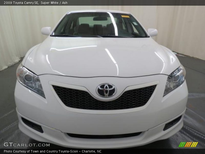 Super White / Ash 2009 Toyota Camry SE