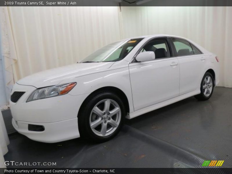 Super White / Ash 2009 Toyota Camry SE