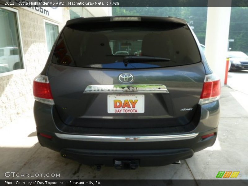 Magnetic Gray Metallic / Ash 2012 Toyota Highlander V6 4WD