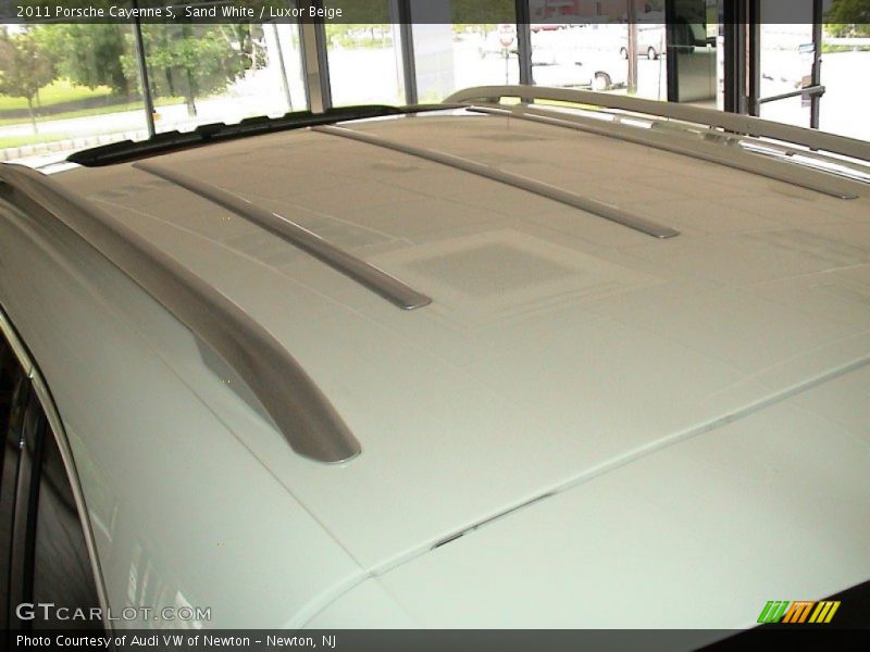 Sand White / Luxor Beige 2011 Porsche Cayenne S